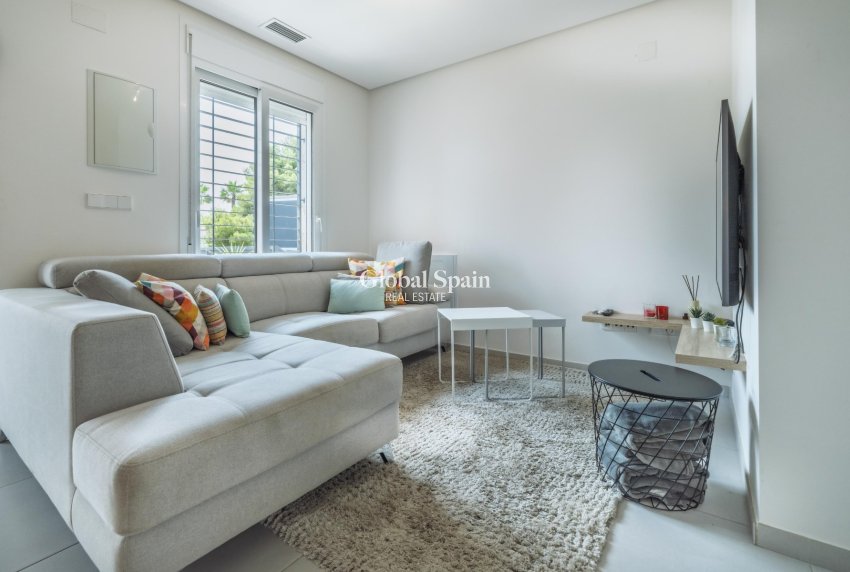 Venta - Casa Cuádruple -
TORREVIEJA - Aguas Nuevas