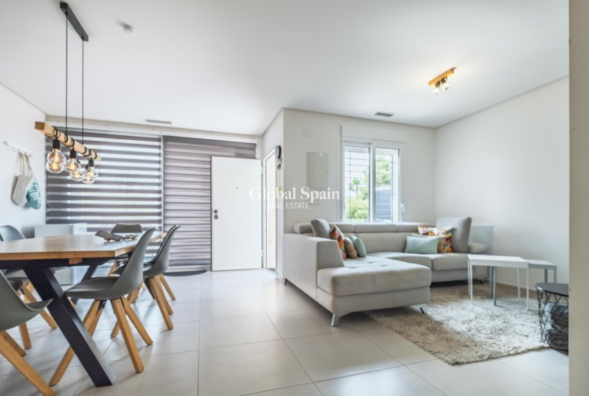 Venta - Casa Cuádruple -
TORREVIEJA - Aguas Nuevas