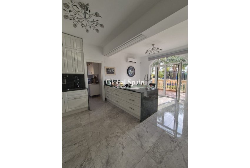 Venta - CASA -
DAYA VIEJA - Costa Blanca