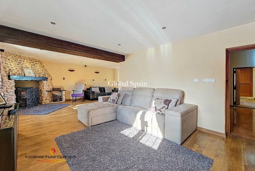 Venta - Casa de los hombres -
Abanilla