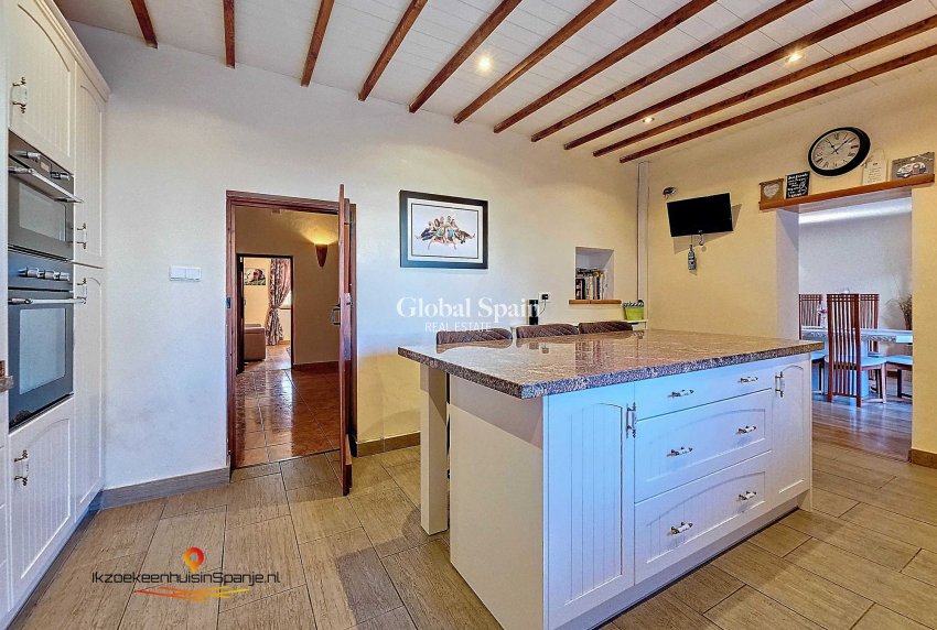 Venta - Casa de los hombres -
Abanilla