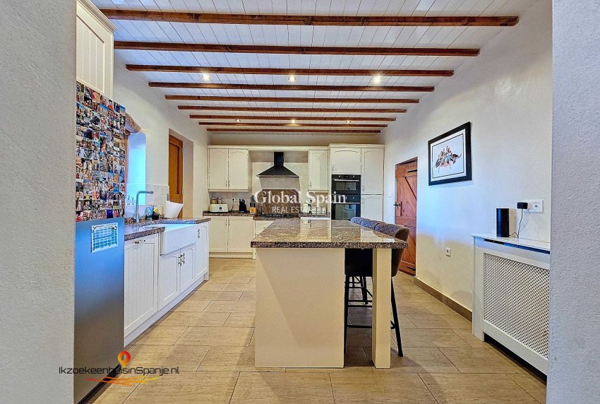 Venta - Casa de los hombres -
Abanilla