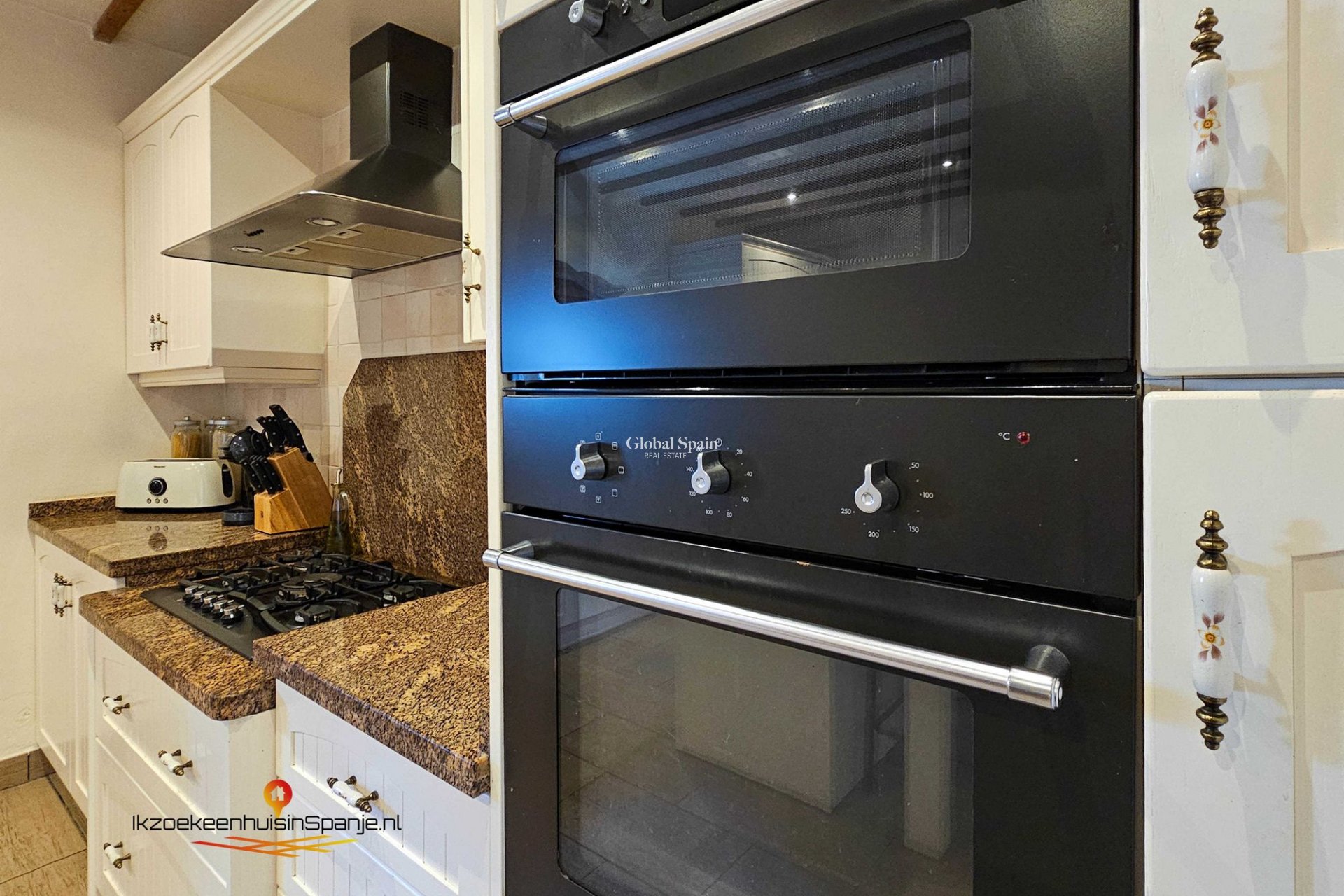 Venta - Casa de los hombres -
Abanilla