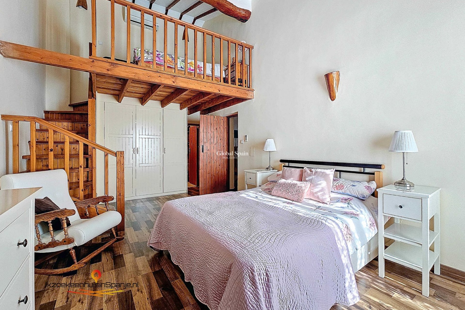 Venta - Casa de los hombres -
Abanilla