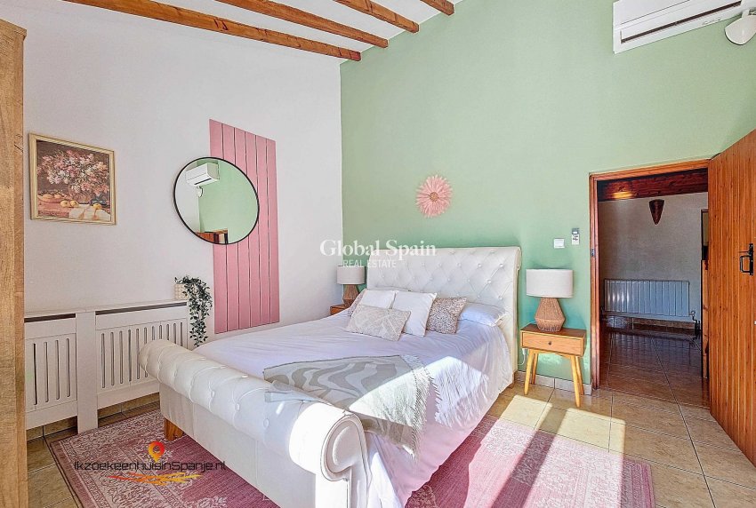 Venta - Casa de los hombres -
Abanilla