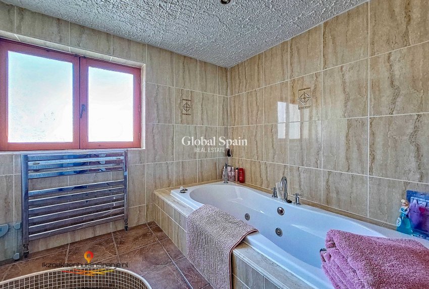 Venta - Casa de los hombres -
Abanilla