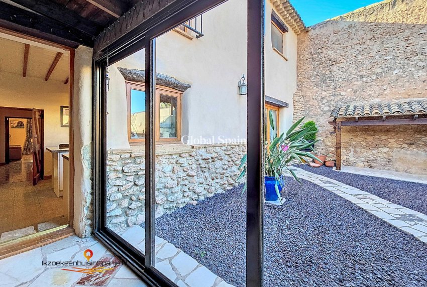 Venta - Casa de los hombres -
Abanilla