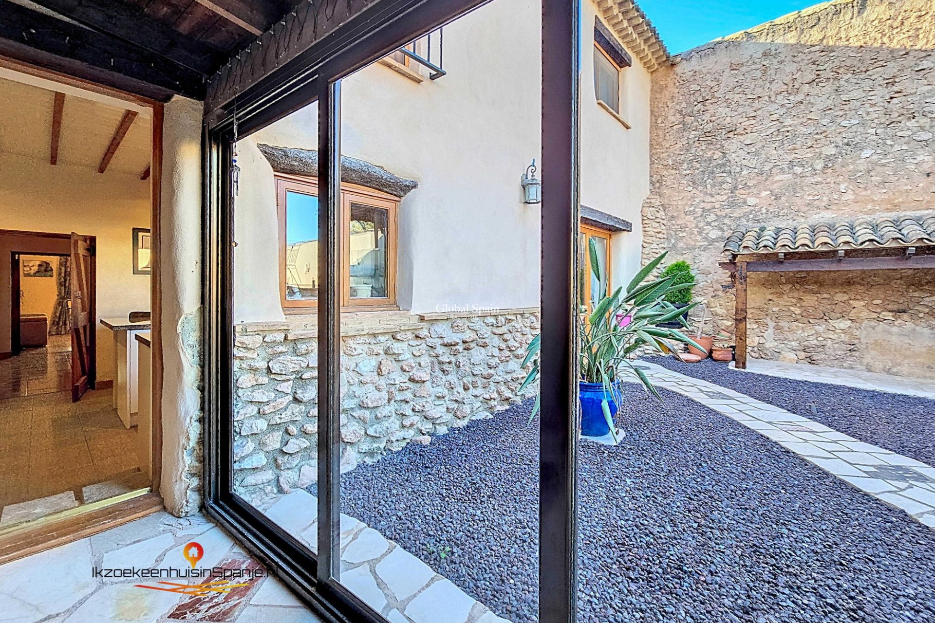 Venta - Casa de los hombres -
Abanilla