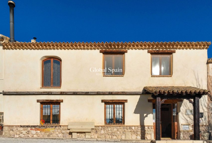 Venta - Casa de los hombres -
Abanilla