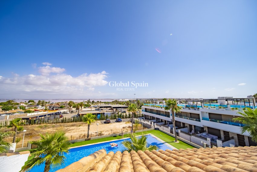 Venta - Casa de pueblo -
TORREVIEJA - LOS BALCONES - LOS ALTOS