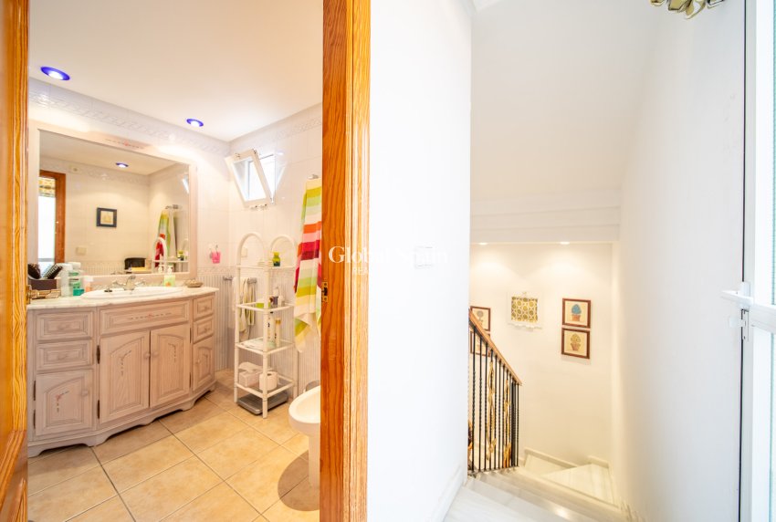 Venta - Casa de pueblo -
TORREVIEJA - Torreblanca