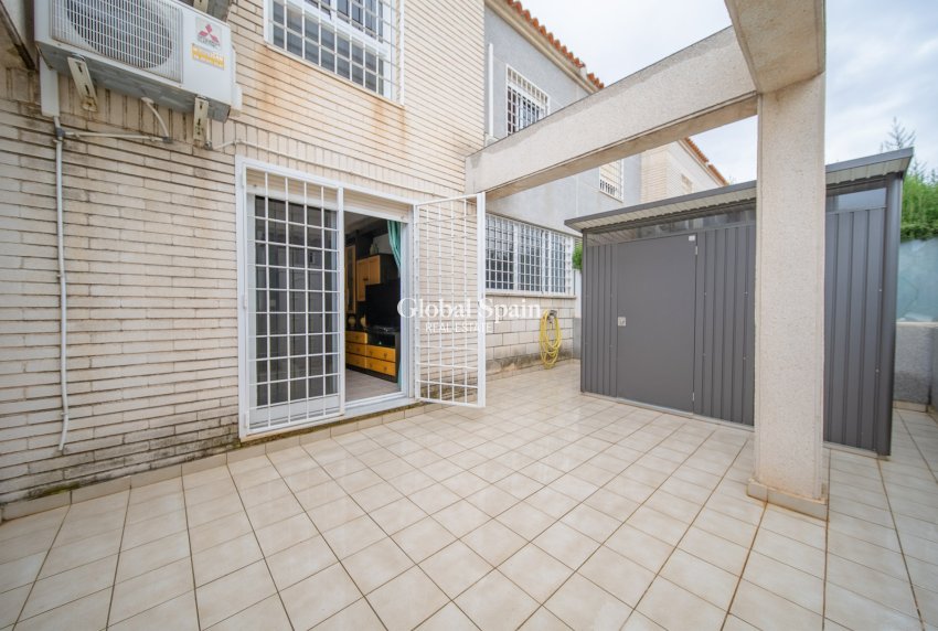 Venta - Casa de pueblo -
TORREVIEJA - Torreblanca