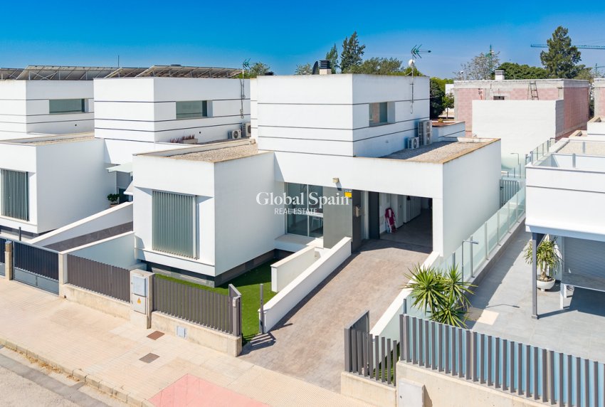 Venta - CASA -
DOLORES - Costa Blanca