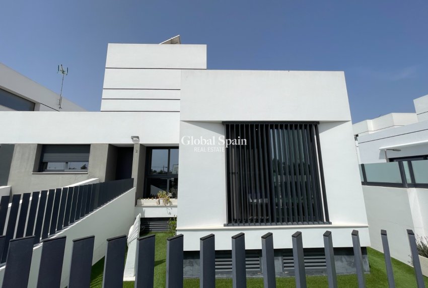 Venta - Casa -
DOLORES