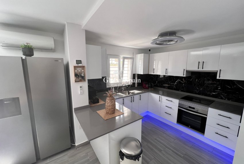 Venta - CASA -
ELCHE - Inland