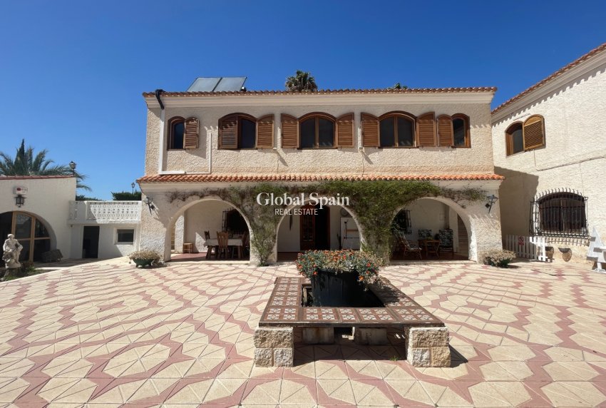 Venta - CASA -
ELDA - Inland