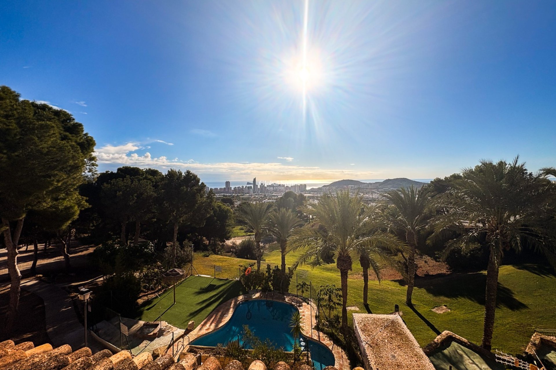 Venta - CASA -
FINESTRAT