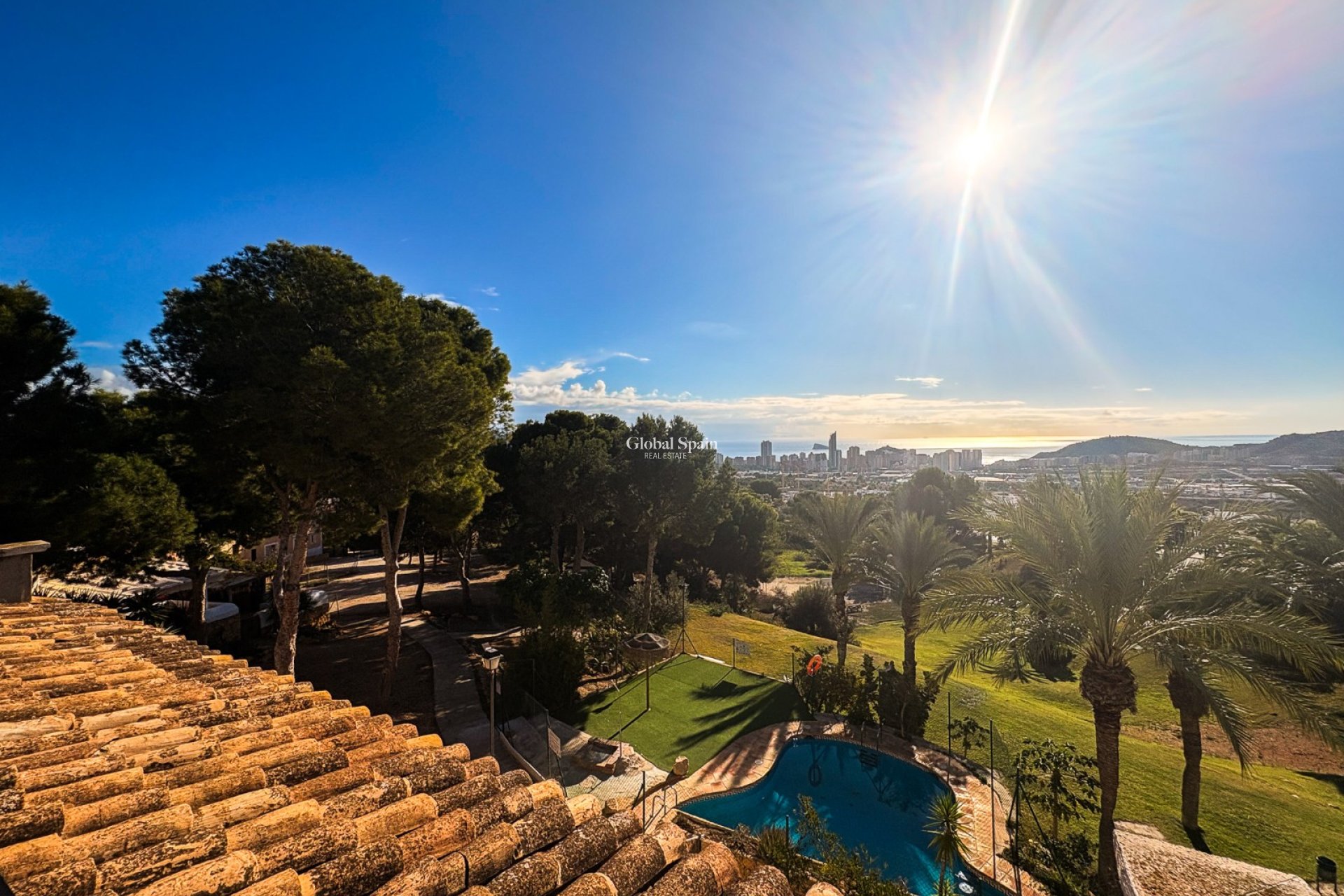 Venta - CASA -
FINESTRAT