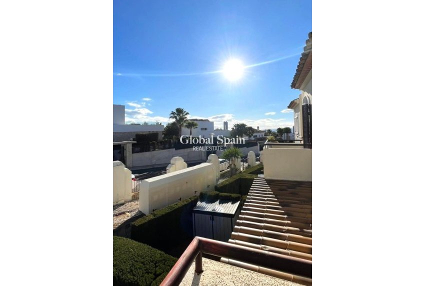 Venta - Casa -
FINESTRAT