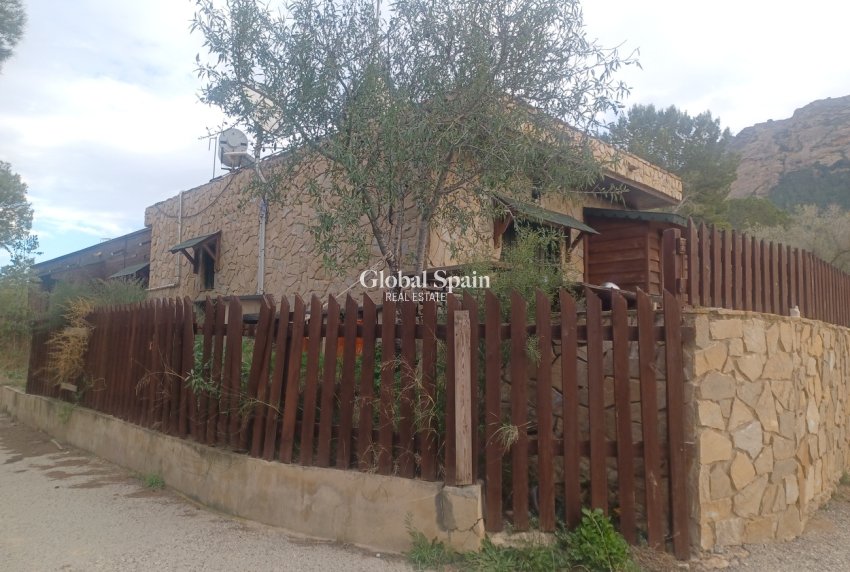 Venta - CASA -
GEA Y TRUYOLS - Inland