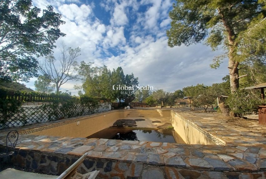 Venta - CASA -
GEA Y TRUYOLS - Inland