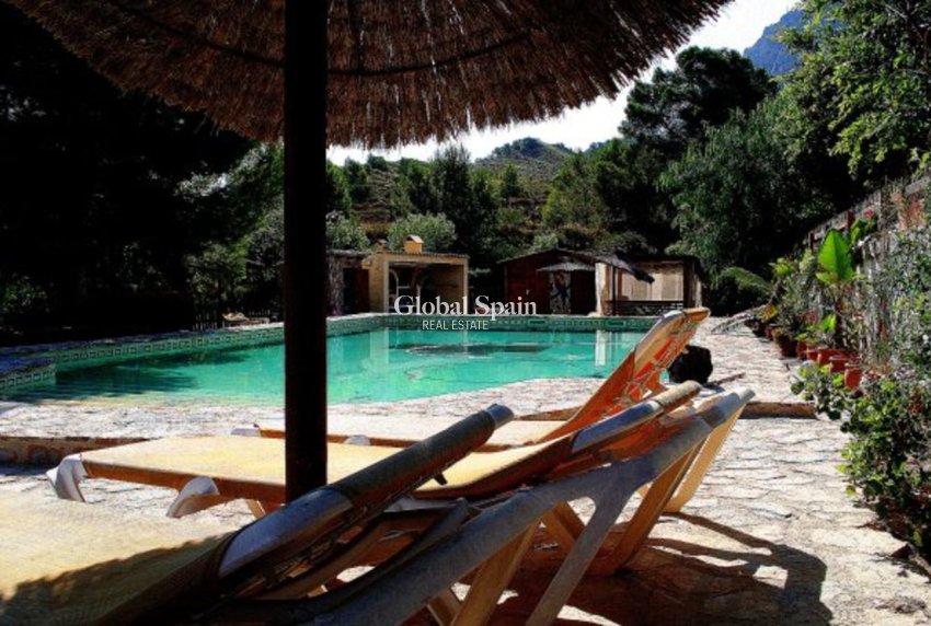 Venta - CASA -
GEA Y TRUYOLS - Inland