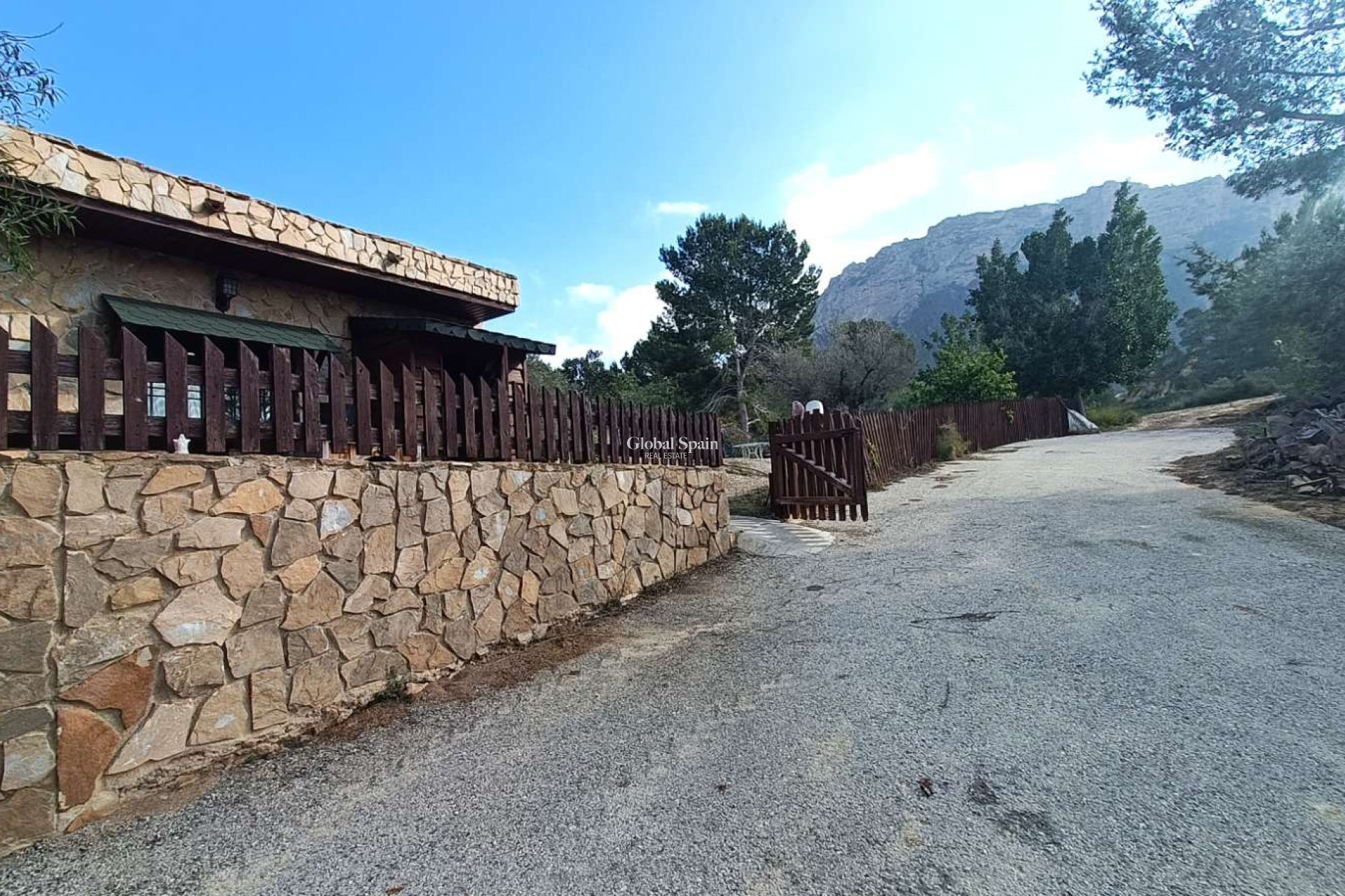 Venta - CASA -
GEA Y TRUYOLS - Inland