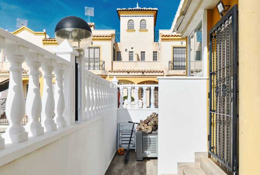 Venta - CASA -
GUARDAMAR DEL SEGURA - EL RASO