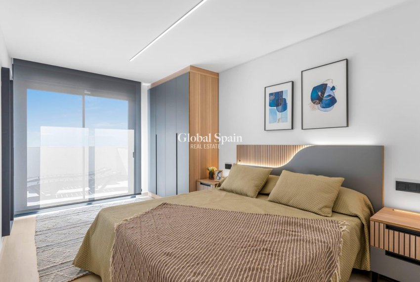 Venta - Casa -
GUARDAMAR DEL SEGURA - Urb el raso