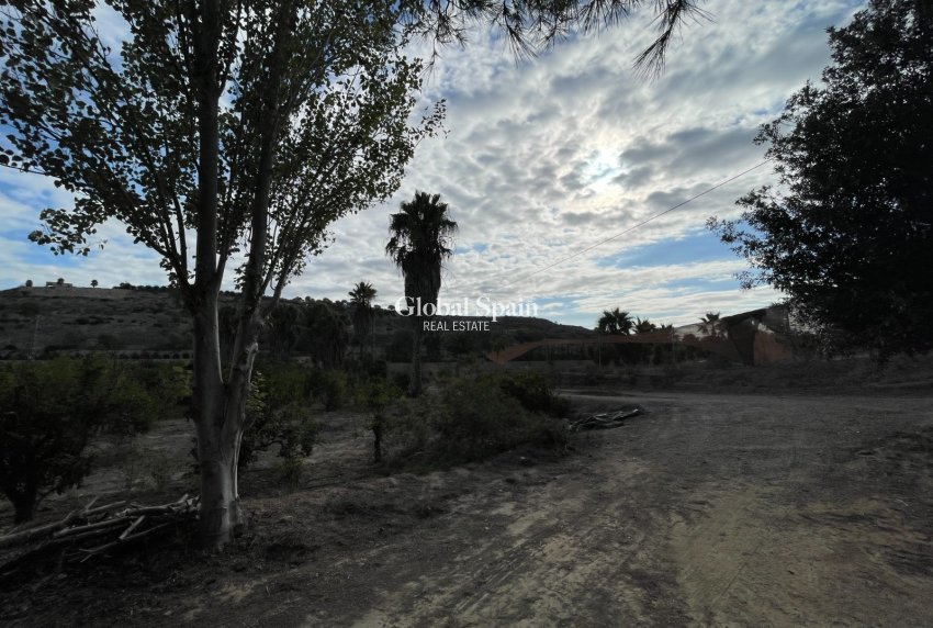 Venta - CASA -
JACARILLA - Inland