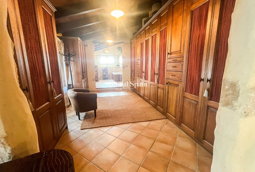 Venta - CASA -
JÁVEA