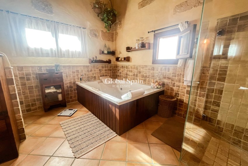 Venta - CASA -
JÁVEA