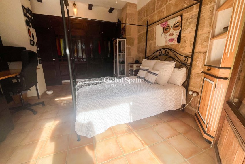 Venta - CASA -
JÁVEA