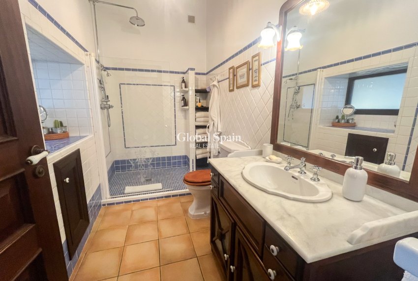 Venta - CASA -
JÁVEA