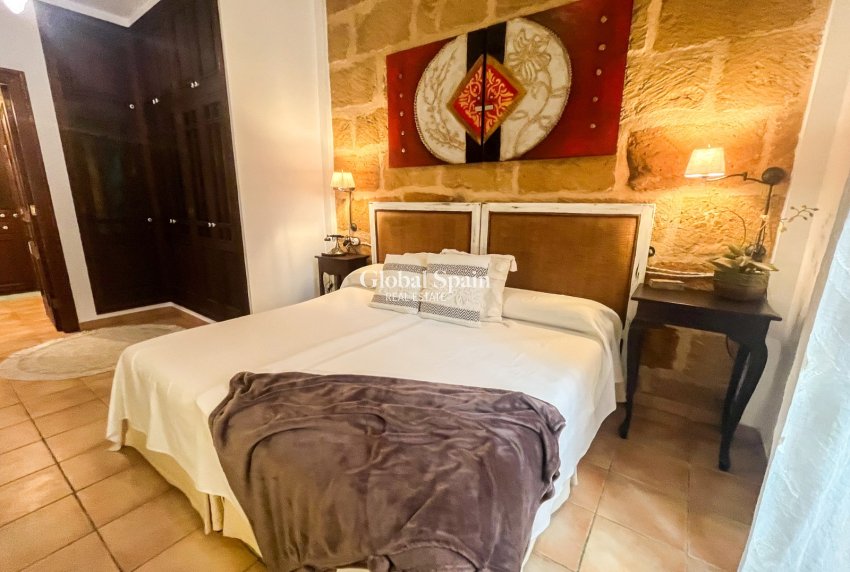 Venta - CASA -
JÁVEA