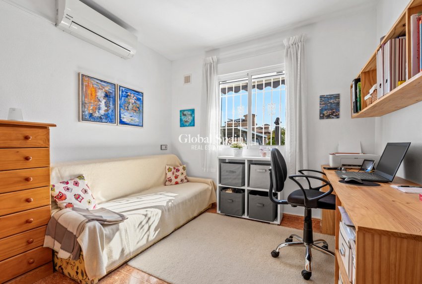 Venta - CASA -
LA MARINA - Costa Blanca