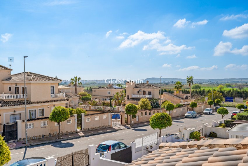 Venta - CASA -
LA MARINA - Costa Blanca