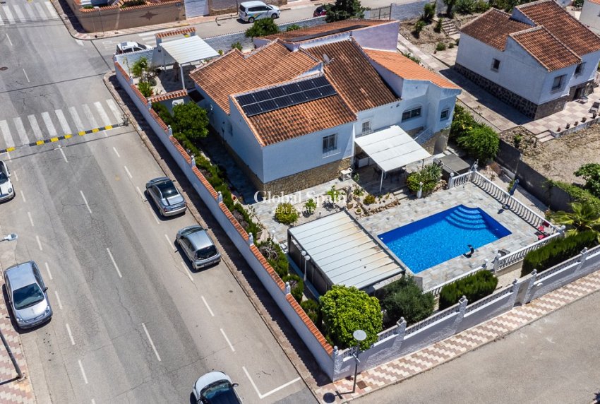 Venta - CASA -
LA MARINA