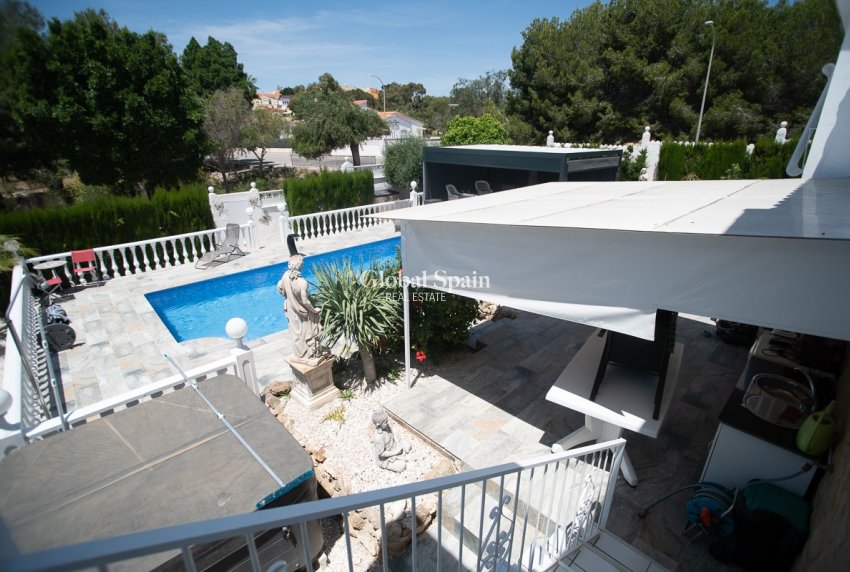 Venta - CASA -
LA MARINA