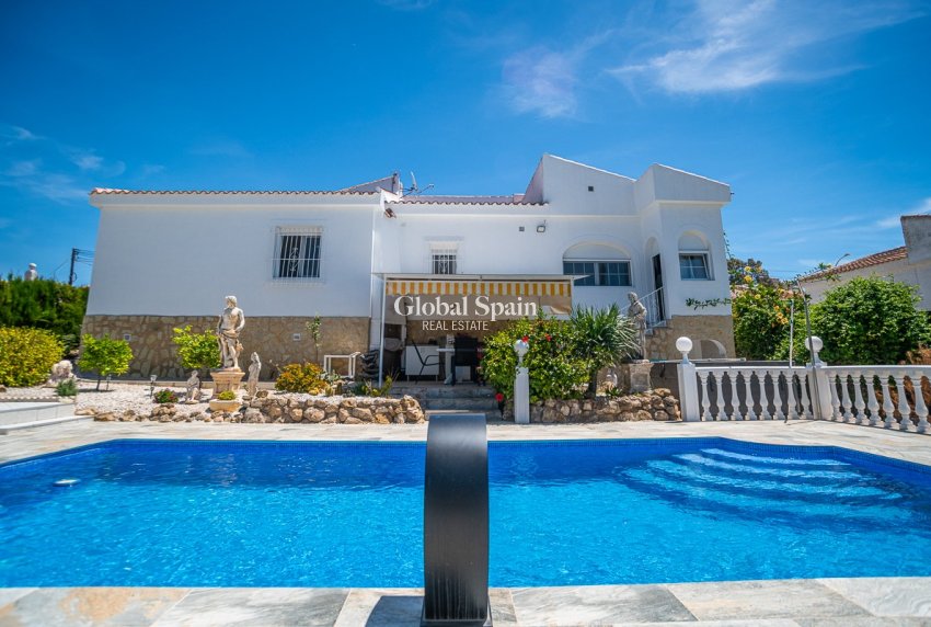 Venta - CASA -
LA MARINA