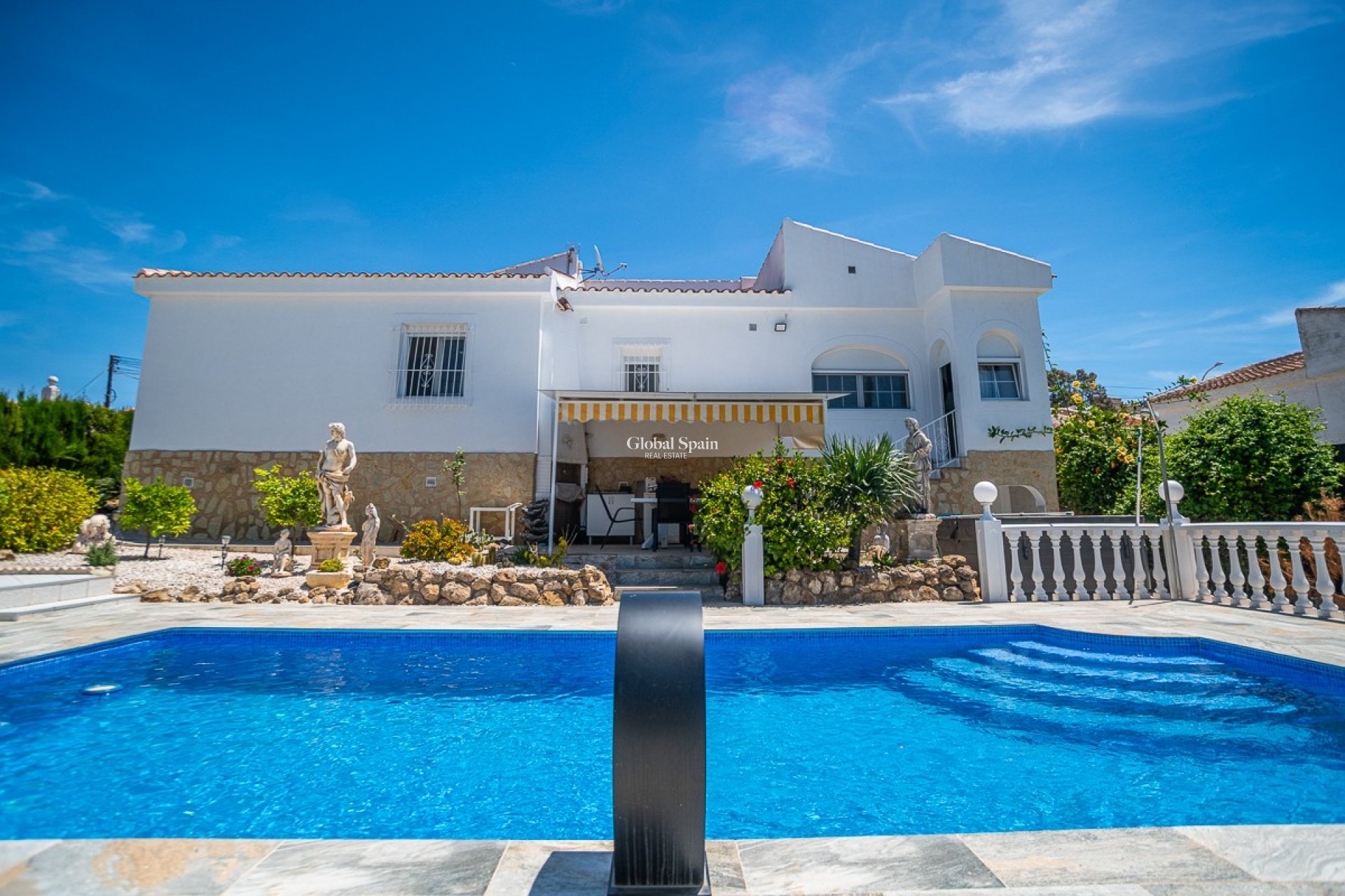Venta - CASA -
LA MARINA