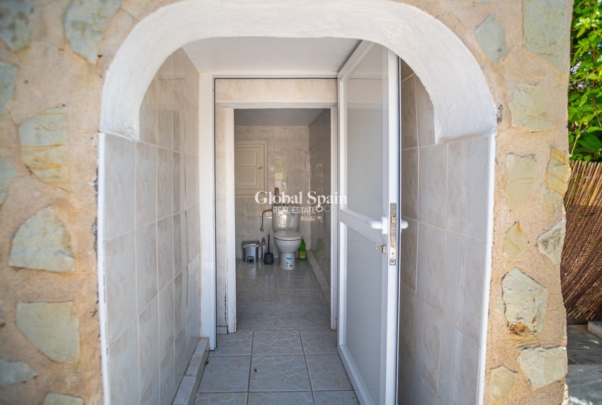 Venta - CASA -
LA MARINA