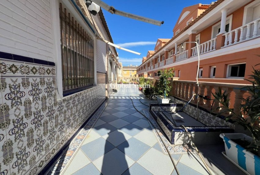 Venta - Casa -
LA MATA