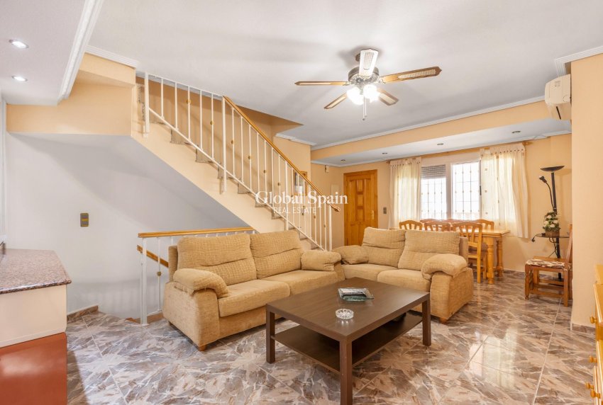 Venta - CASA -
LOS ALCÁZARES - Centro