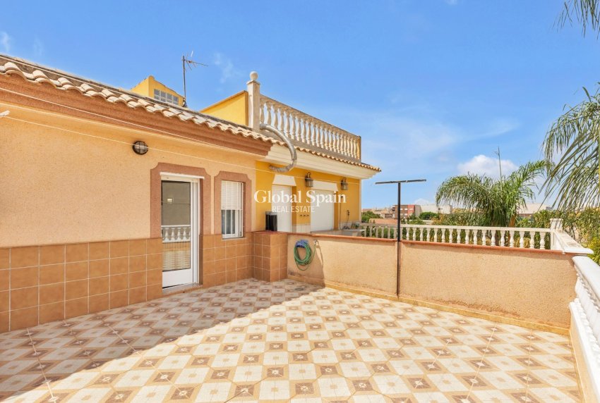 Venta - CASA -
LOS ALCÁZARES - Centro