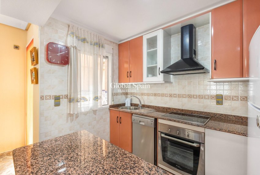 Venta - CASA -
LOS ALCÁZARES - Centro