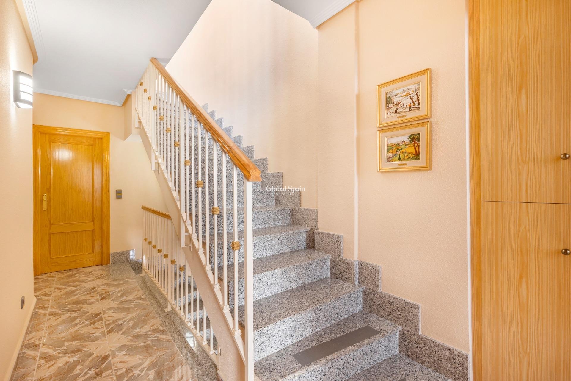 Venta - CASA -
LOS ALCÁZARES - Centro