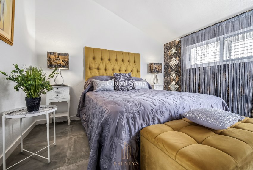 Venta - CASA -
LOS ALCÁZARES - Centro