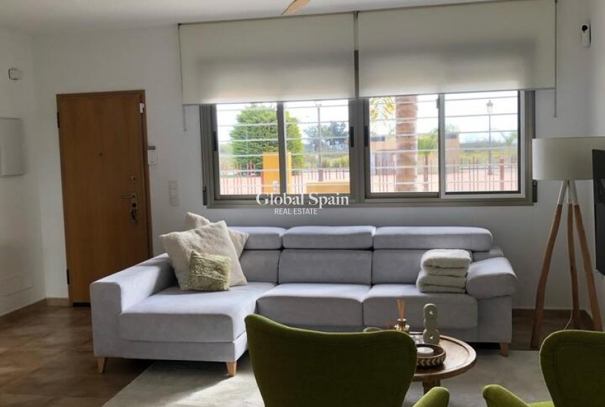 Venta - CASA -
LOS ALCÁZARES