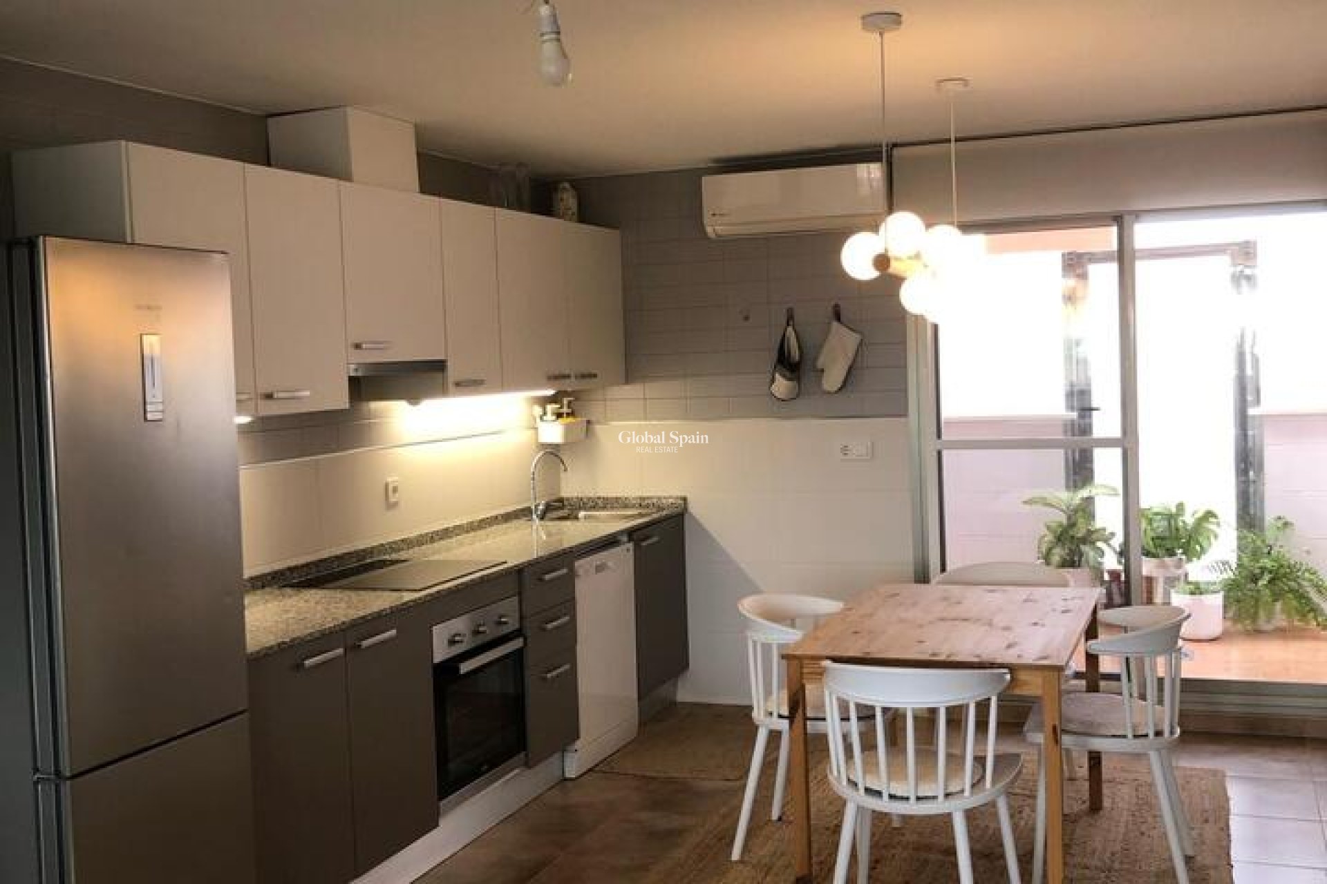 Venta - CASA -
LOS ALCÁZARES